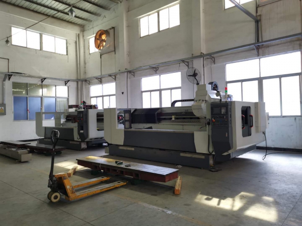 鋁型材加工設(shè)備研發(fā)專家，精工品質(zhì)。30臺(tái)鋁型材設(shè)備對(duì)外加工